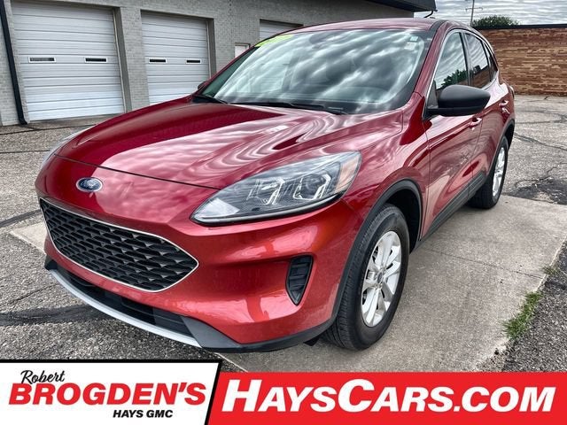 2022 Ford Escape SE in Rapid Red Met T — front three-quarter view