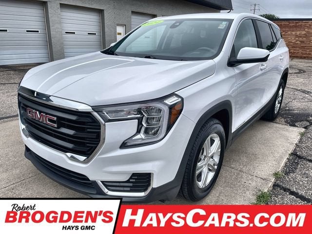 2024 GMC Terrain SLE in Summit White — front three-quarter view