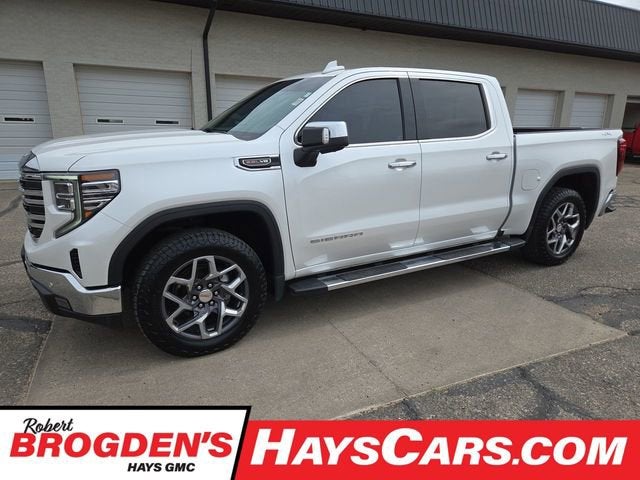 2022 GMC Sierra 1500 SLT in White Frost Tricoat — front three-quarter view