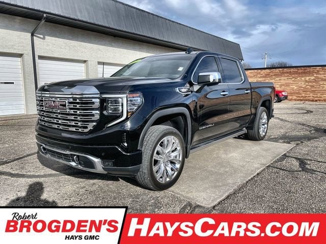 2025 GMC Sierra 1500 Denali in Onyx Black — front three-quarter view